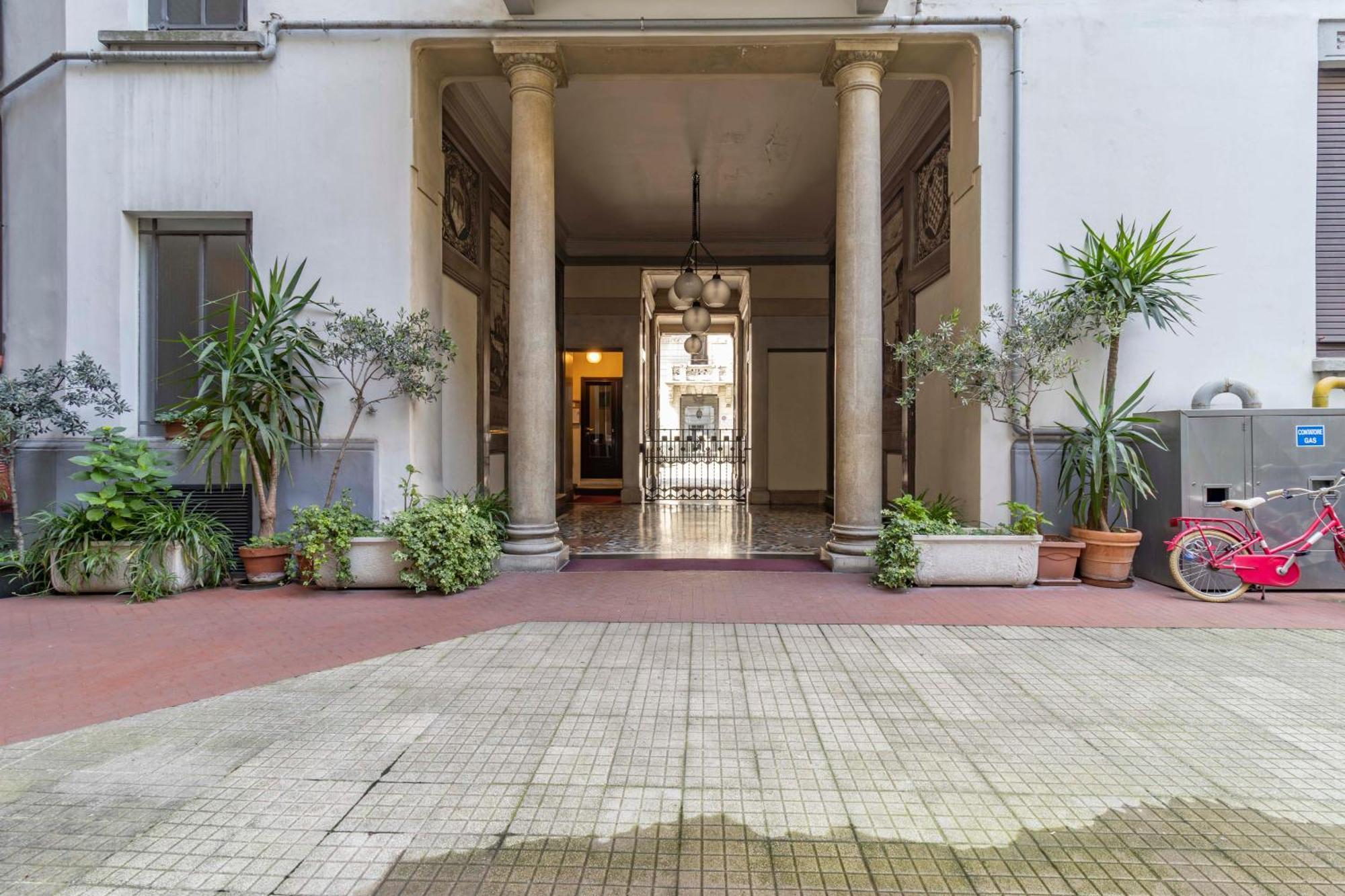 Stradivarius House - Carozzi Apartments Milaan Buitenkant foto